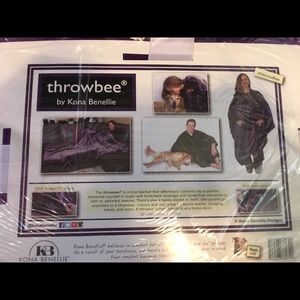 Throwbee Wearable Blanket